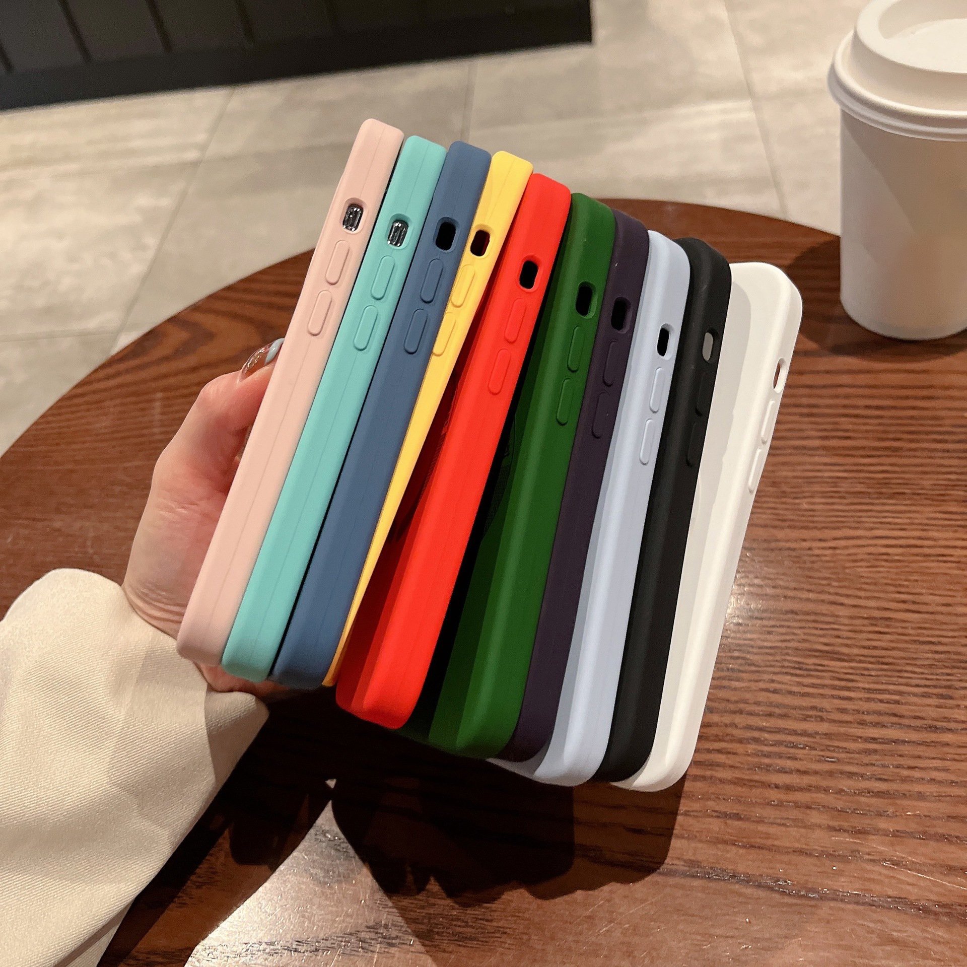 New Phone Case For iPhone 16 Wireless Magnetic TPU Silicone Mobile Phone Case For iPhone 16 15 14 Pro Max 16 Plus Phone Cover