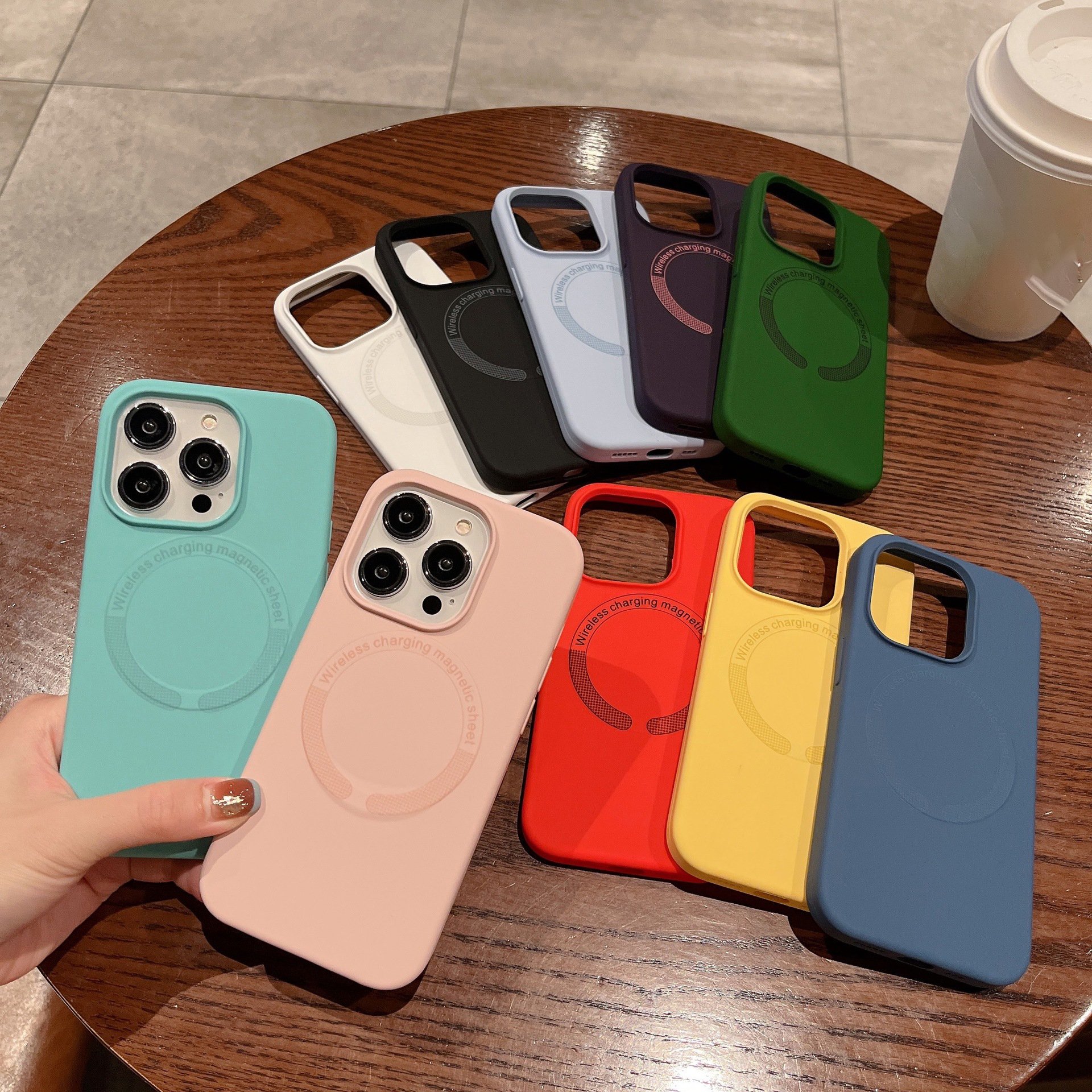 New Phone Case For iPhone 16 Wireless Magnetic TPU Silicone Mobile Phone Case For iPhone 16 15 14 Pro Max 16 Plus Phone Cover