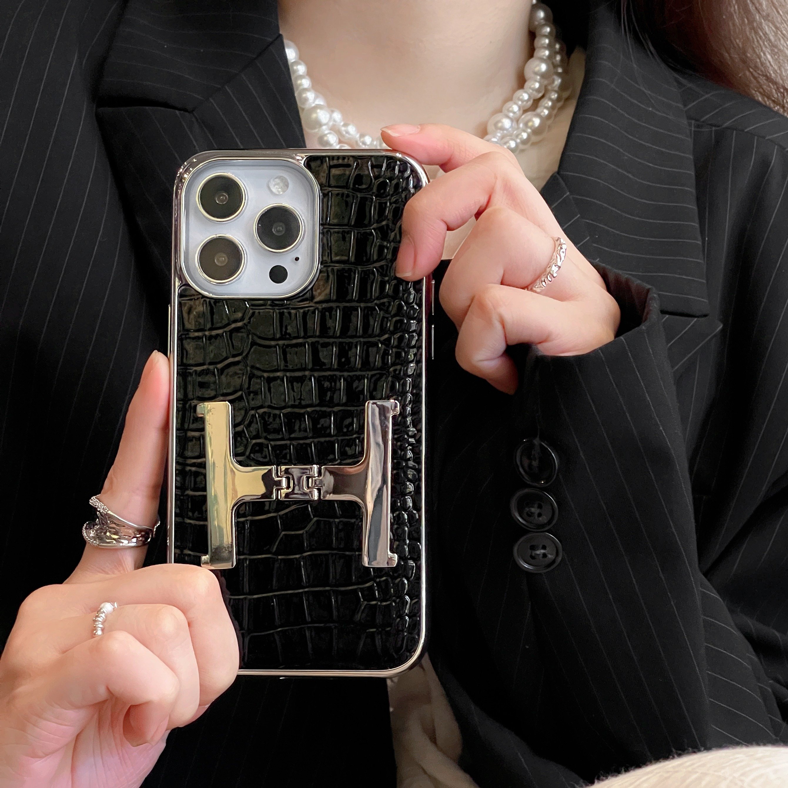 2024 New luxury designer style 16Promax electroplated stand crocodile print advanced mobile phone case for iPhone16 15 14 13 12