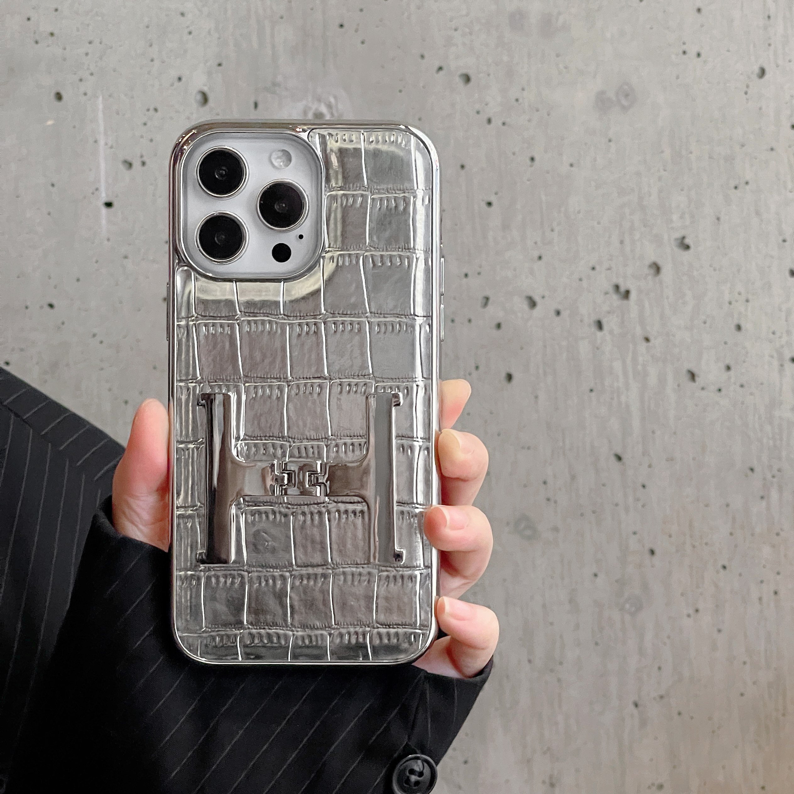 2024 New luxury designer style 16Promax electroplated stand crocodile print advanced mobile phone case for iPhone16 15 14 13 12