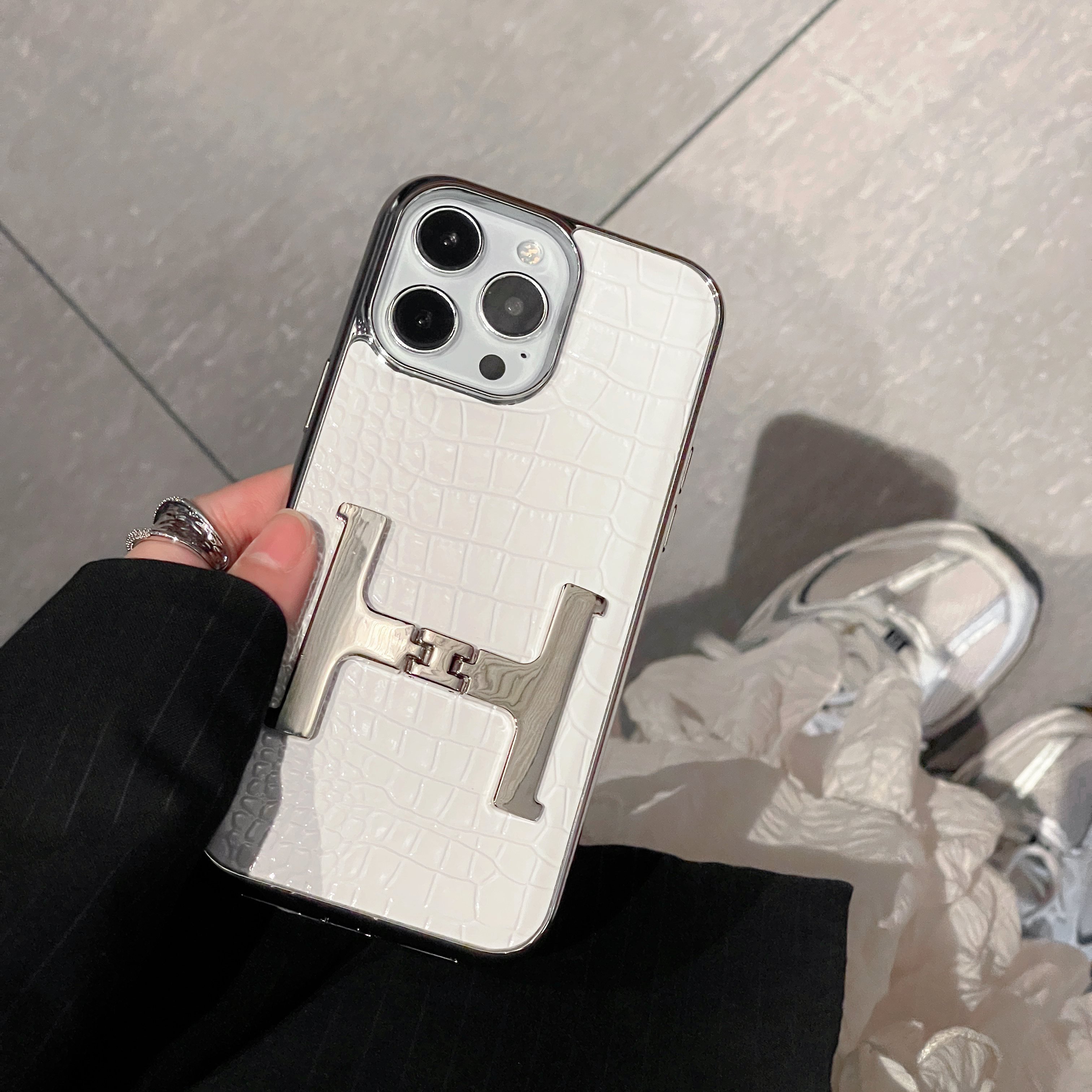 2024 New luxury designer style 16Promax electroplated stand crocodile print advanced mobile phone case for iPhone16 15 14 13 12