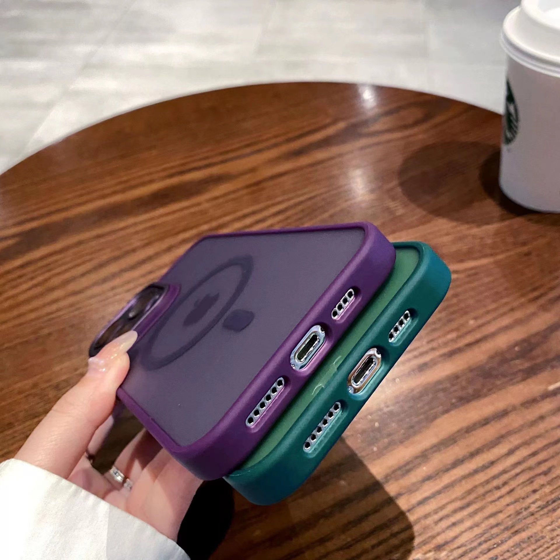 Frosted Magnetic phone case Wireless Charging Matte Mobile phone case for iphone 15 16 pro max 14 plus 13 pro 12 11