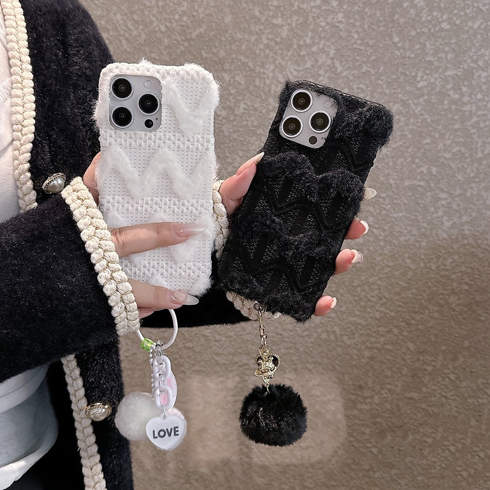 Autumn and winter plush mobile phone case suitable for iPhone 13 14 15 16 pro max cartoon rabbit handmade keychain pendant