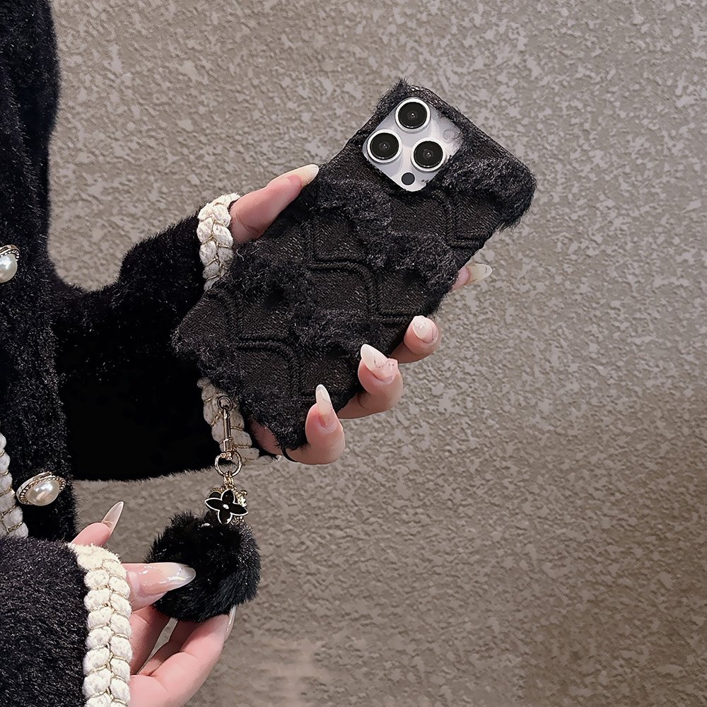 Autumn and winter plush mobile phone case suitable for iPhone 13 14 15 16 pro max cartoon rabbit handmade keychain pendant