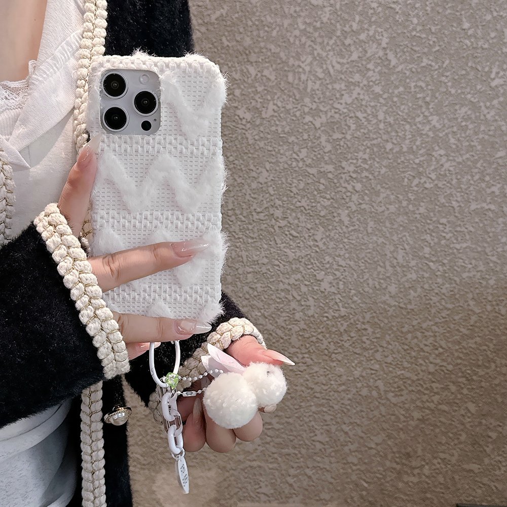 Autumn and winter plush mobile phone case suitable for iPhone 13 14 15 16 pro max cartoon rabbit handmade keychain pendant