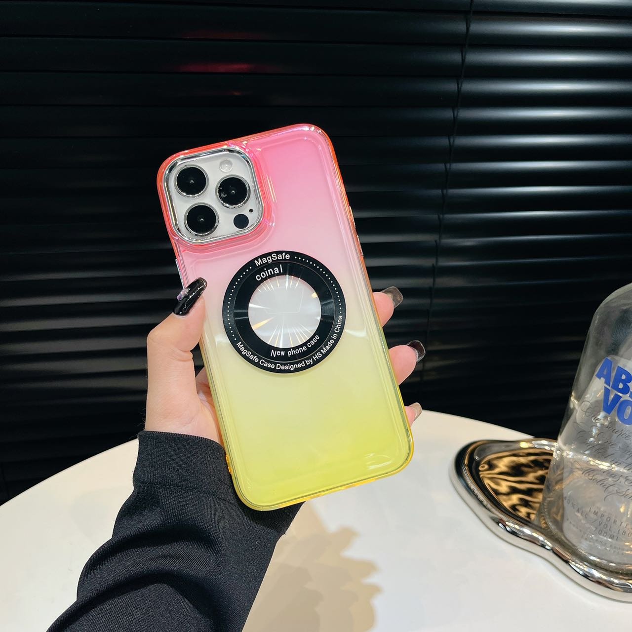 Hot Selling Transparent Magnetic Colorful Phone Case for iPhone 16 Pro Max Samsung Features Wireless Holder Model Cellphone