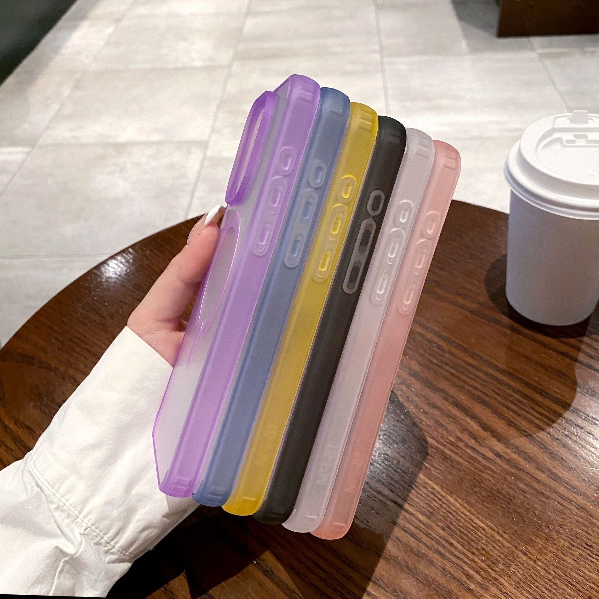 Candy Color Luxury PC Frost Matte Translucent Shockproof Magnetic Mobile Phone Case for iPhone 15 Pro Max 14 Plus 13 12 Pro 11