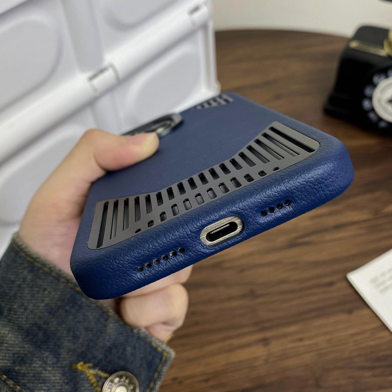 New aviation aluminum heat dissipation magnetic suction phone case for iPhone 12 13 14 15 promax leather Anti-fall mobile cover