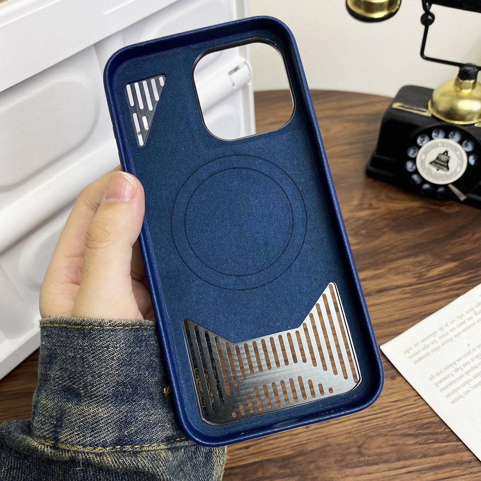 New aviation aluminum heat dissipation magnetic suction phone case for iPhone 12 13 14 15 promax leather Anti-fall mobile cover