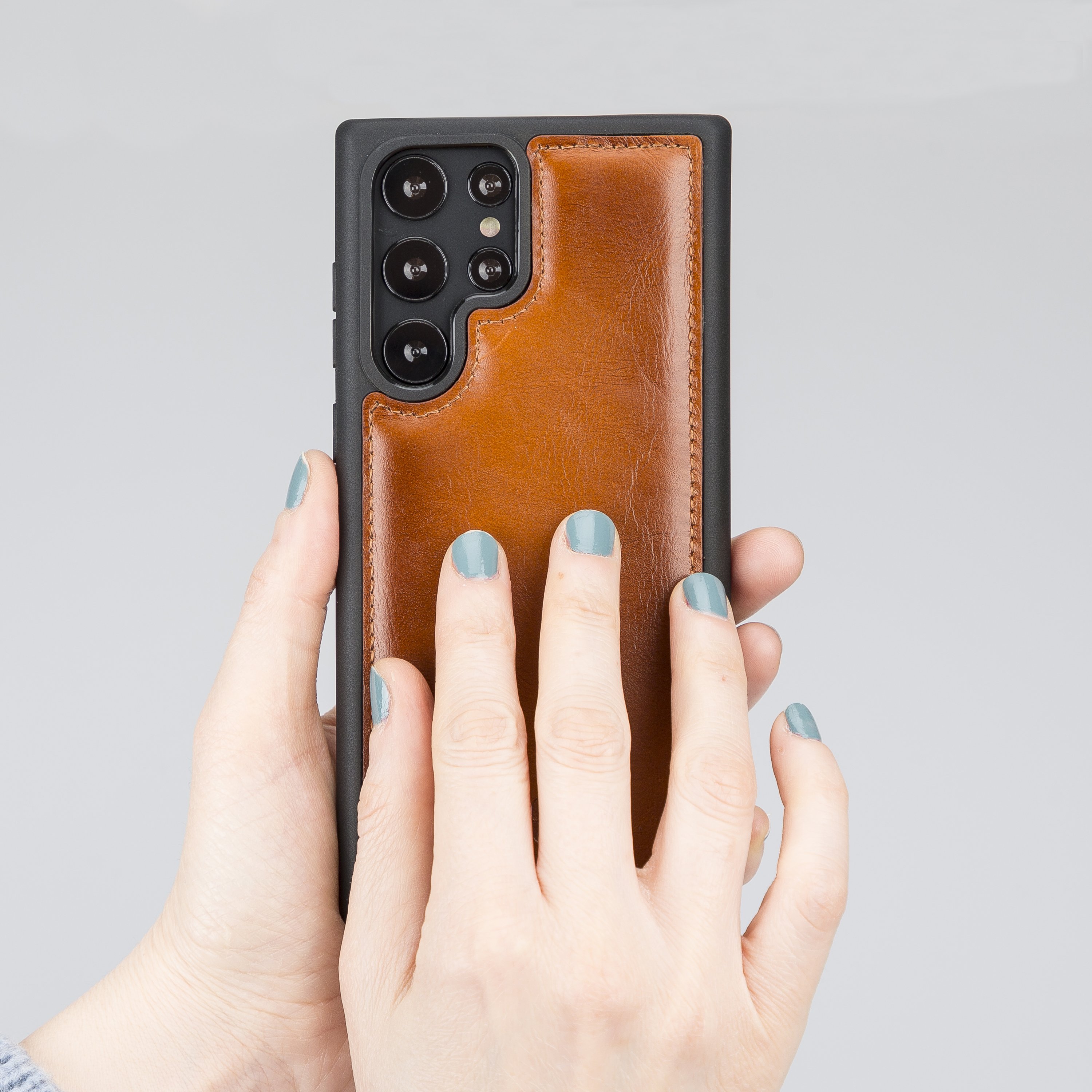 Genuine Leather Handmade Flex Cover Phone Case for Samsung Galaxy S22 Ultra Wireless Charging Compatible