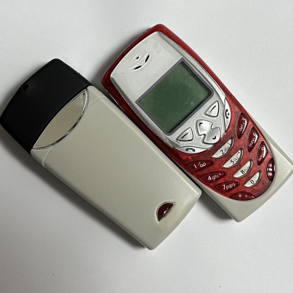 Cross-border mobile phone 8310 non-smart phone single card button for the elderly straight plate foreign trade feature phone