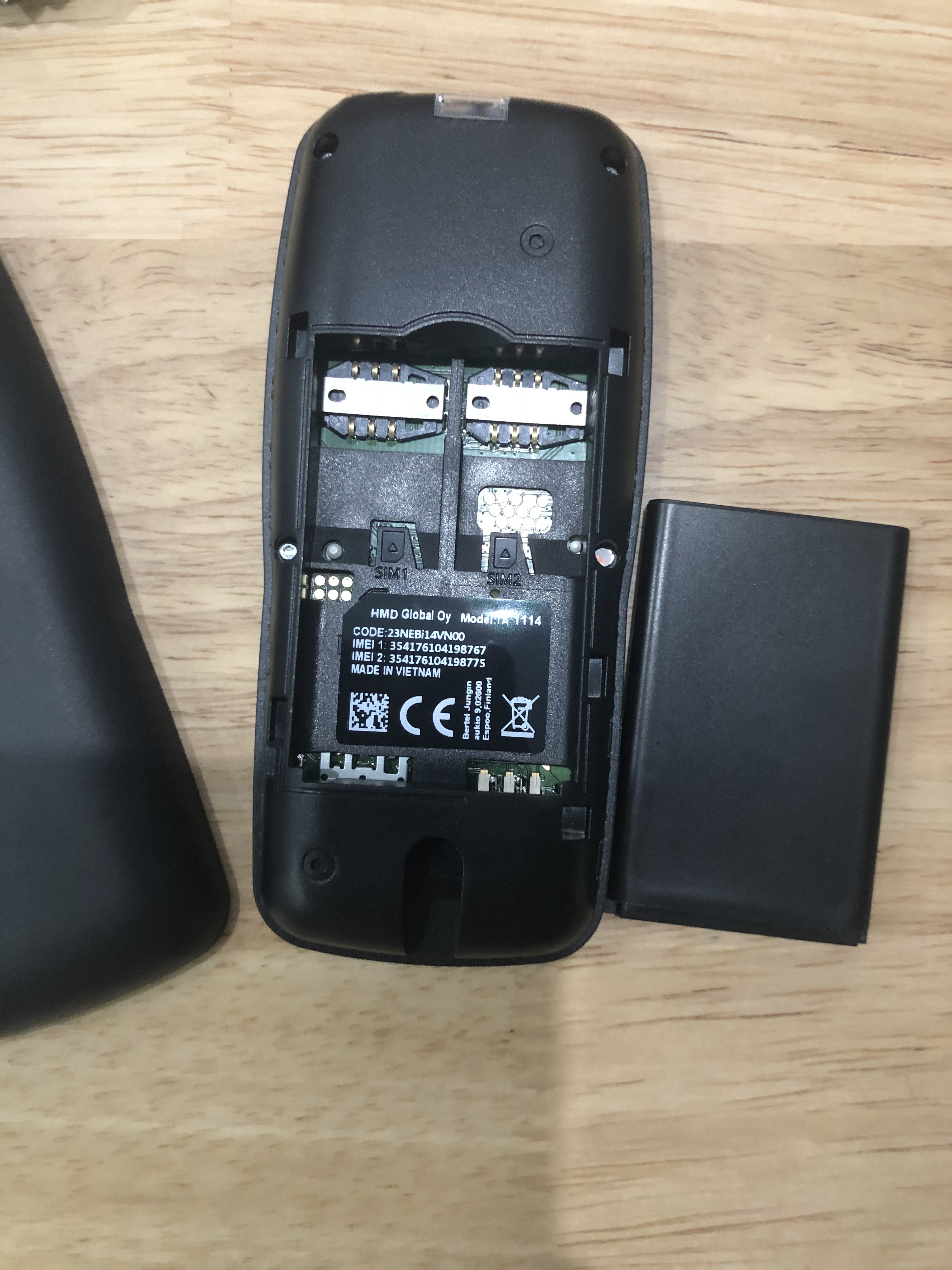 Low Price Black 1.77 Inch Cell Phone Dual Sim Card Cell Phone With Camera And Flashlight Mobile Phone For Nokia 106