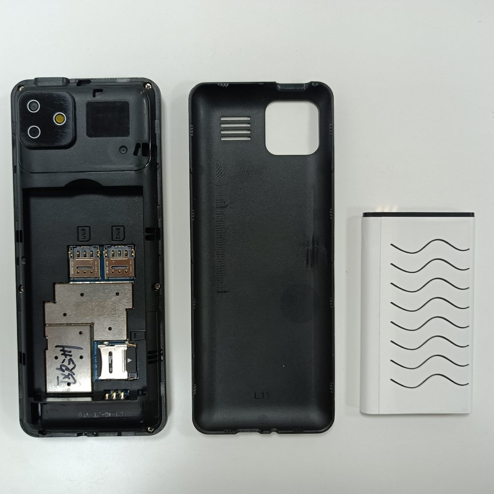 Custom 2.4 Inch 4G Lte Big Button Bar Mobile Phones Oem Odm Basic Simple 4G Dual Sim Volte Keypad Feature Mobile Cell Phone