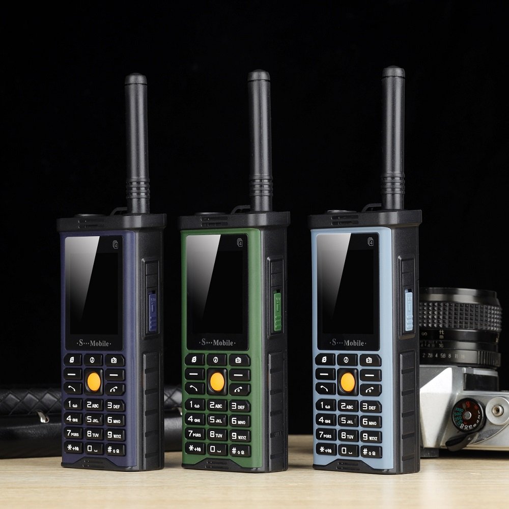 Hot sale Outdoor power bully cellphone g8800 4 sim cards large battrary can pull up antenna signal Strong keypad mobile phone