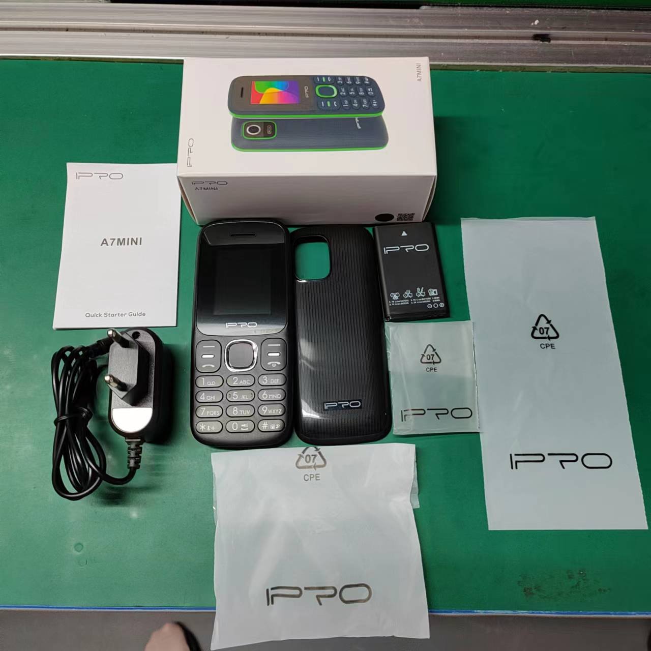 OEM IPRO brand Plastic Keypad 1.77 Inch Cell Phone 2G Cheap Small Size Keypad Mobile Phones Nice design