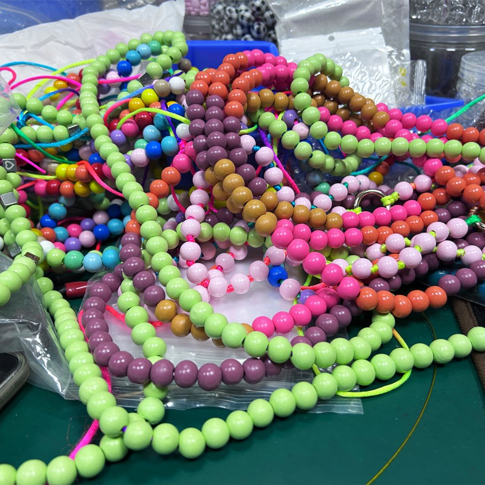 Customized 12mm 14mm 16mm Handmade Mobile Bead Lanyard Custom knot wooden bead Crossbody Chain phone strap