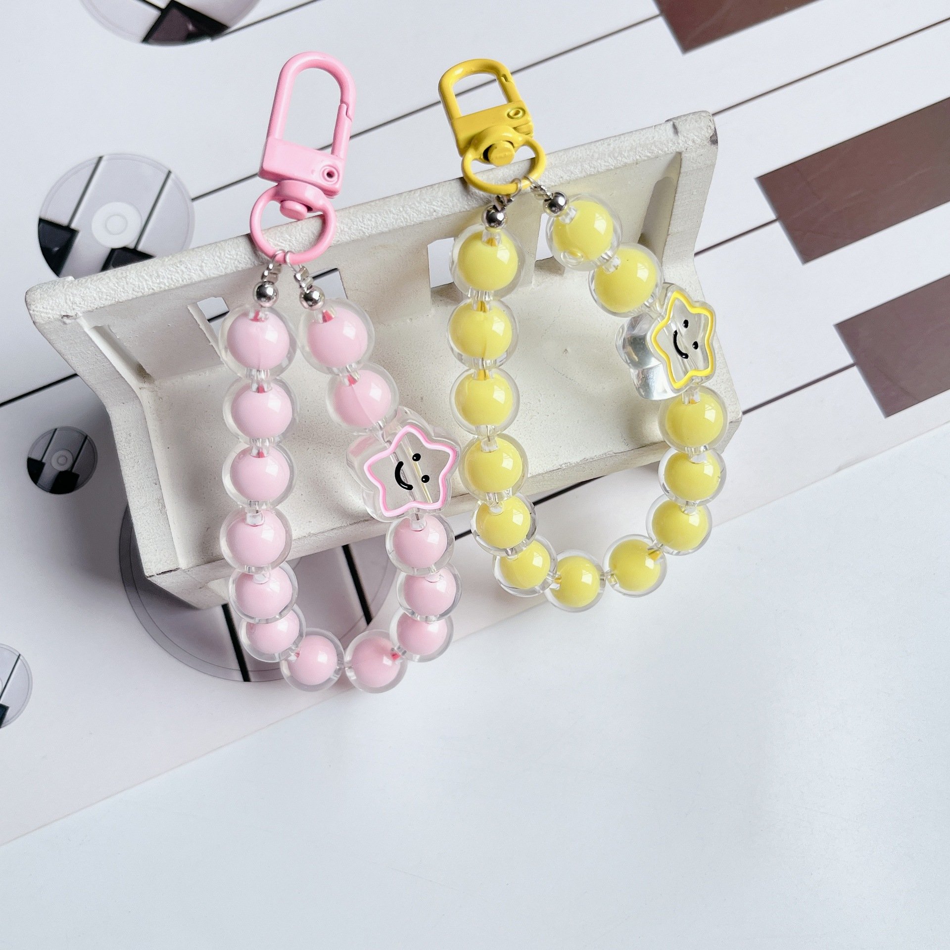 New Design Beads Chain Car Key Chain Flower Bag Accessories for Airpods Cover Hanging Strap Holder Phone Charms
