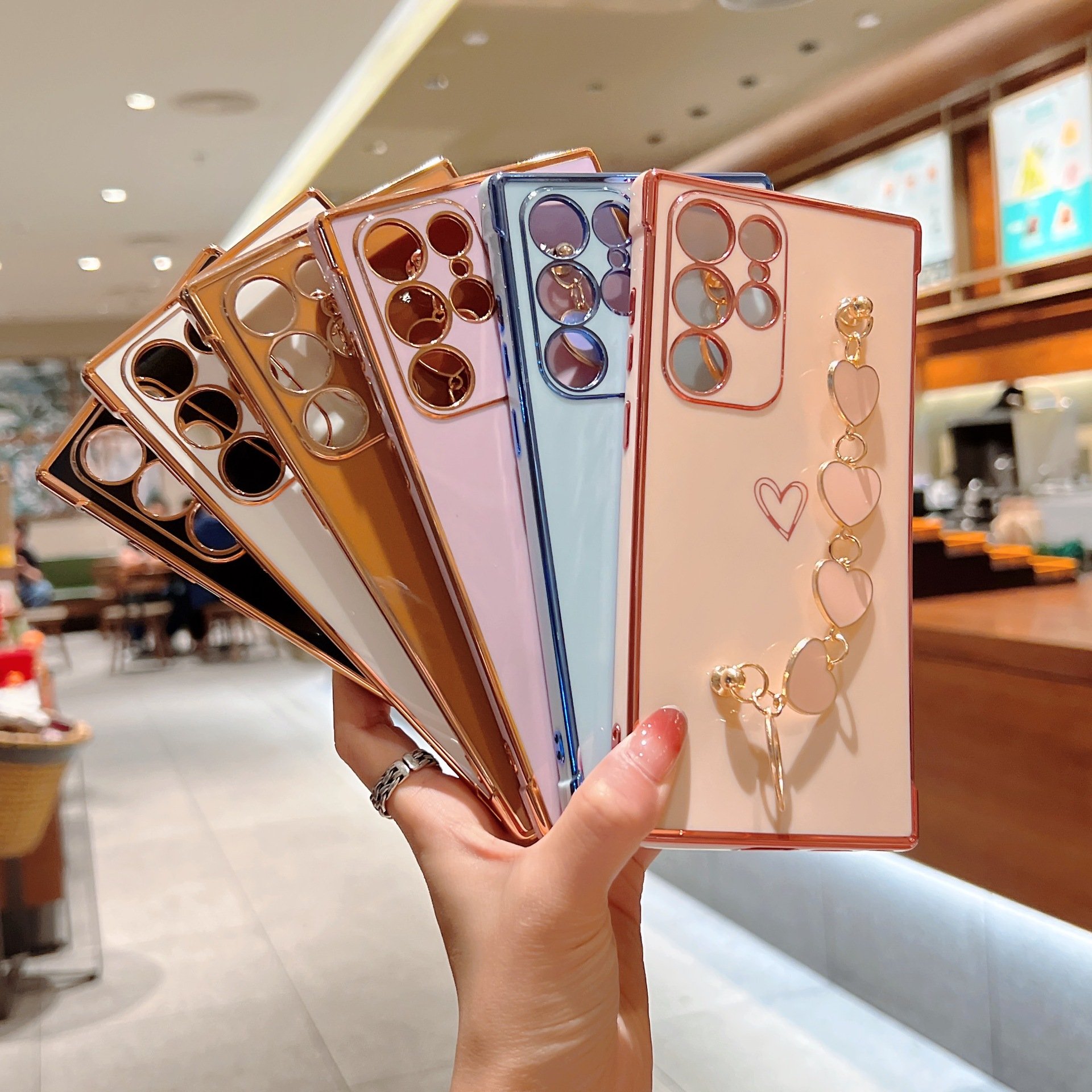 Luxury Electroplated Love Heart Bracelet Wrist Strap famale Shockproof phone Case For Samsung Galaxy S24 S23 Ultra Soft Cover