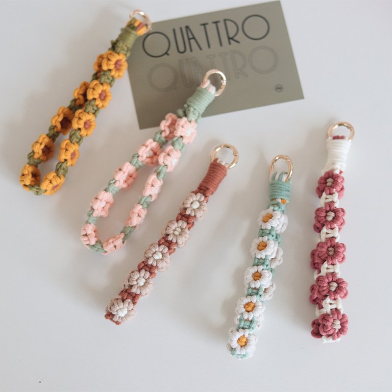 Hand-woven Macrame Keychain Boho Wristlet Daisy Flower Keychain Braid Rope Phone Bracelet wrist strap keychain Bag charm Pendant