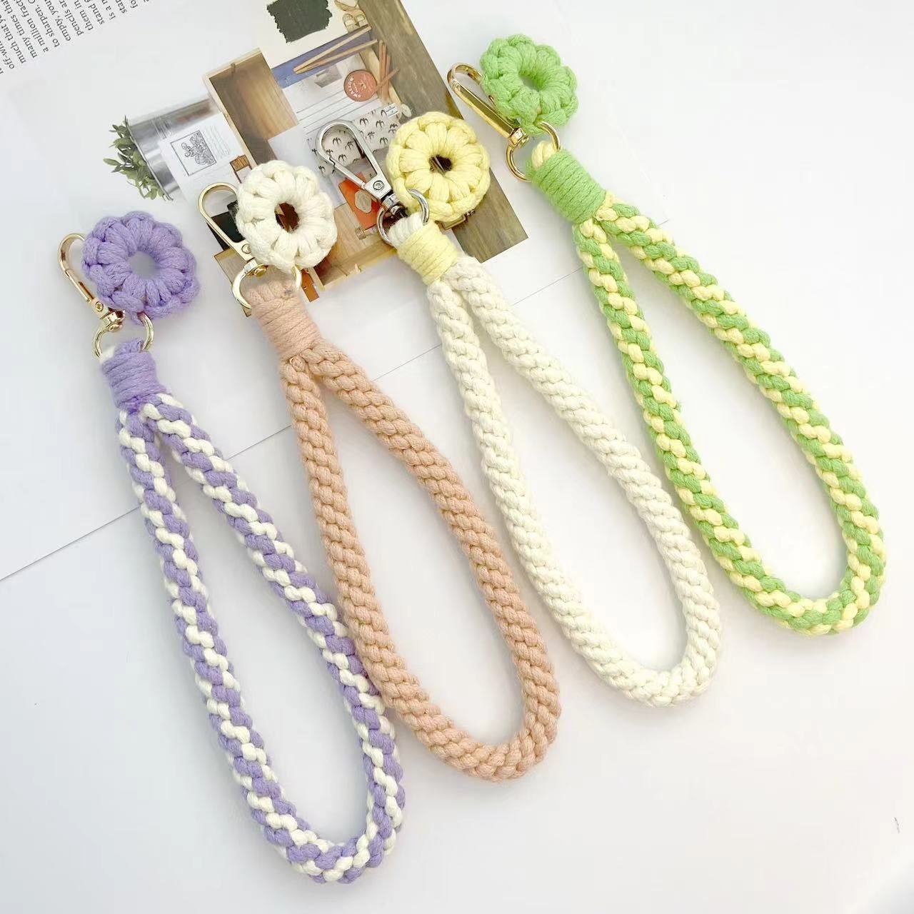 Explosive hand-woven keychain pendant cross-border simple creative flowers corn knot mobile phone lanyard