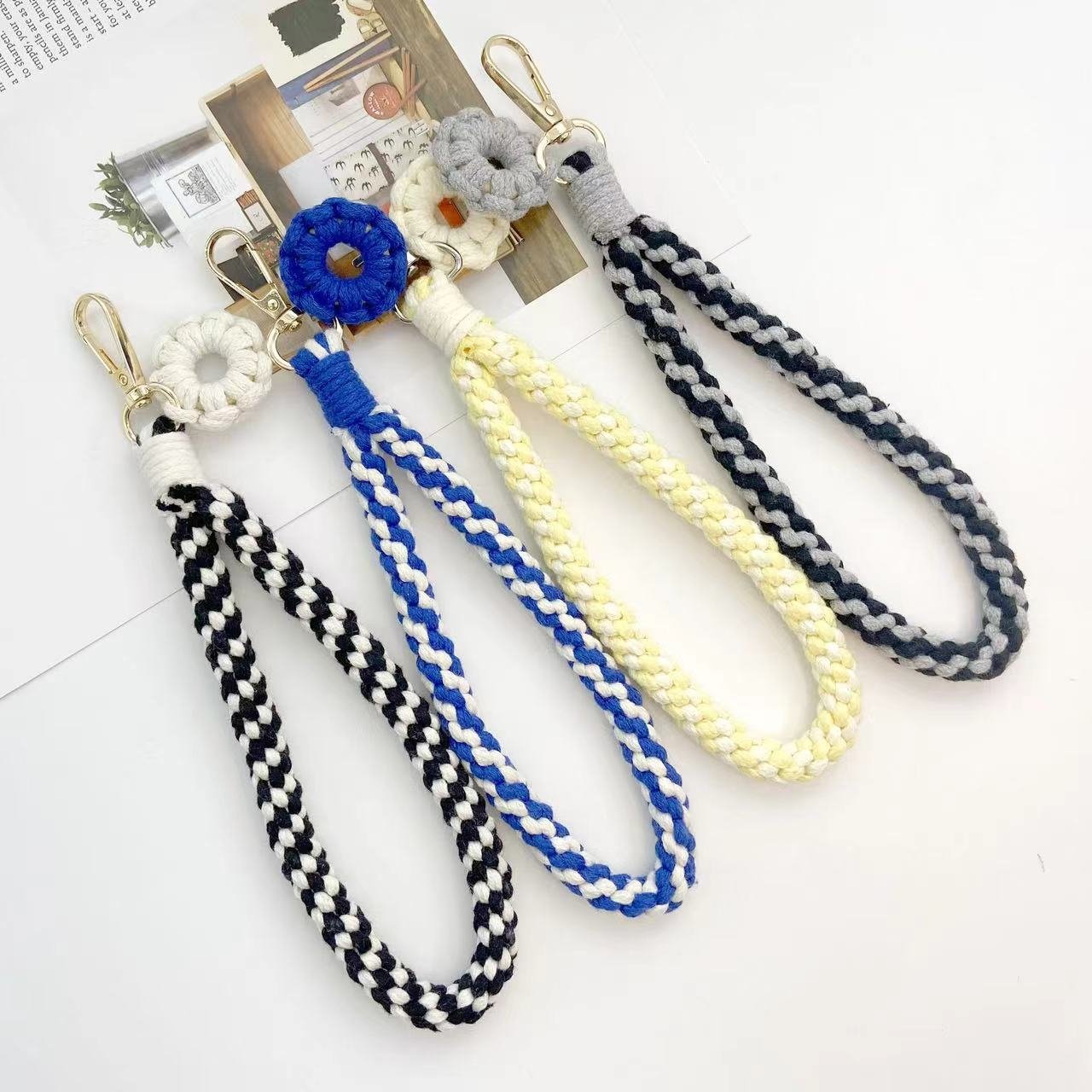 Explosive hand-woven keychain pendant cross-border simple creative flowers corn knot mobile phone lanyard