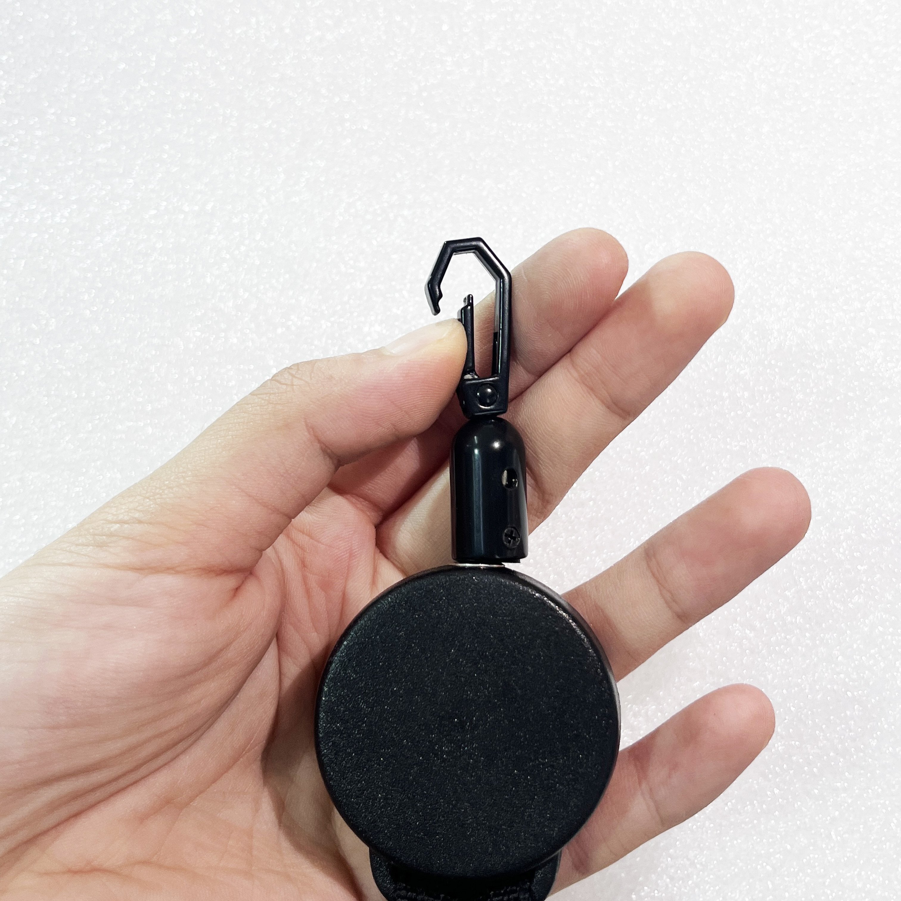 P-048 Black Plastic Badge Holder Retractable key clip with Heavy Duty Carabiner to Hang Your Phone