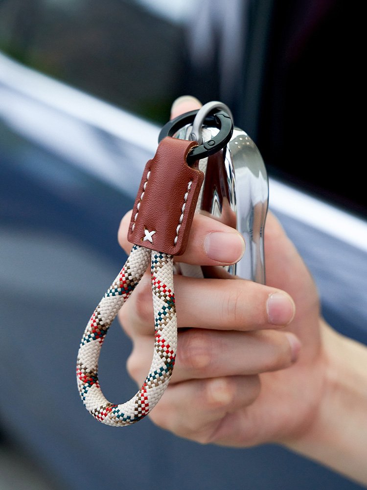 Mobile phone lanyard pure handmade high-end car key pendant advanced mobile phone chain anti-lost keychain