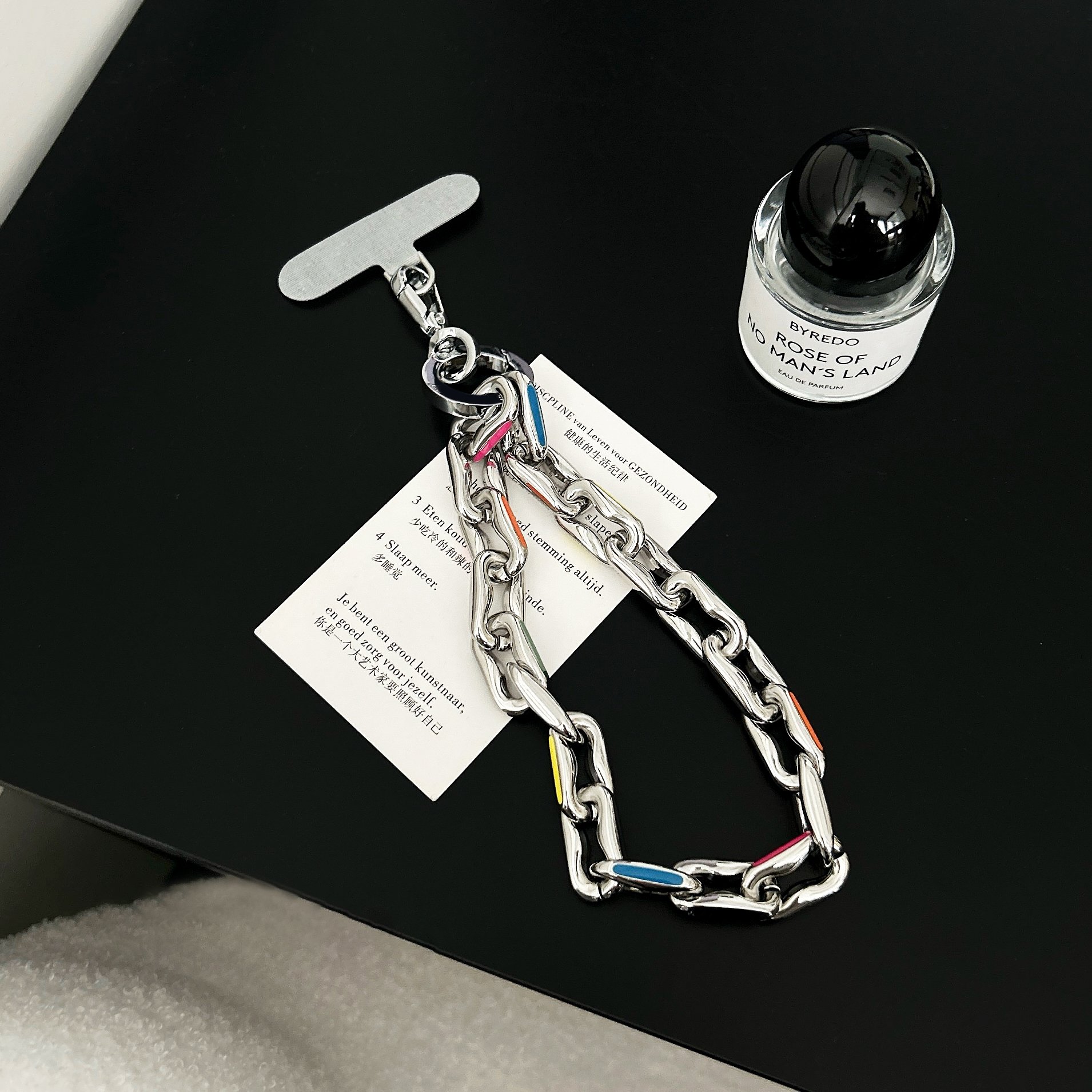New metal chain wristband suitable for full range of mobile phone accessories metal chain mobile phone wristband