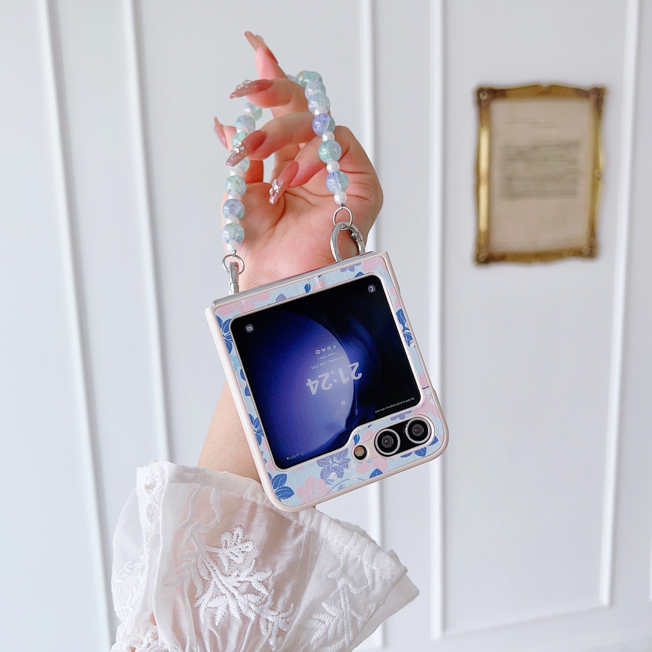 New Foldable Phone Case Yellow Flower White Yellow Duo With Halo Beads Handheld Suitable for Samsung ZFLIP5 ZFLIP4 ZFLIP3