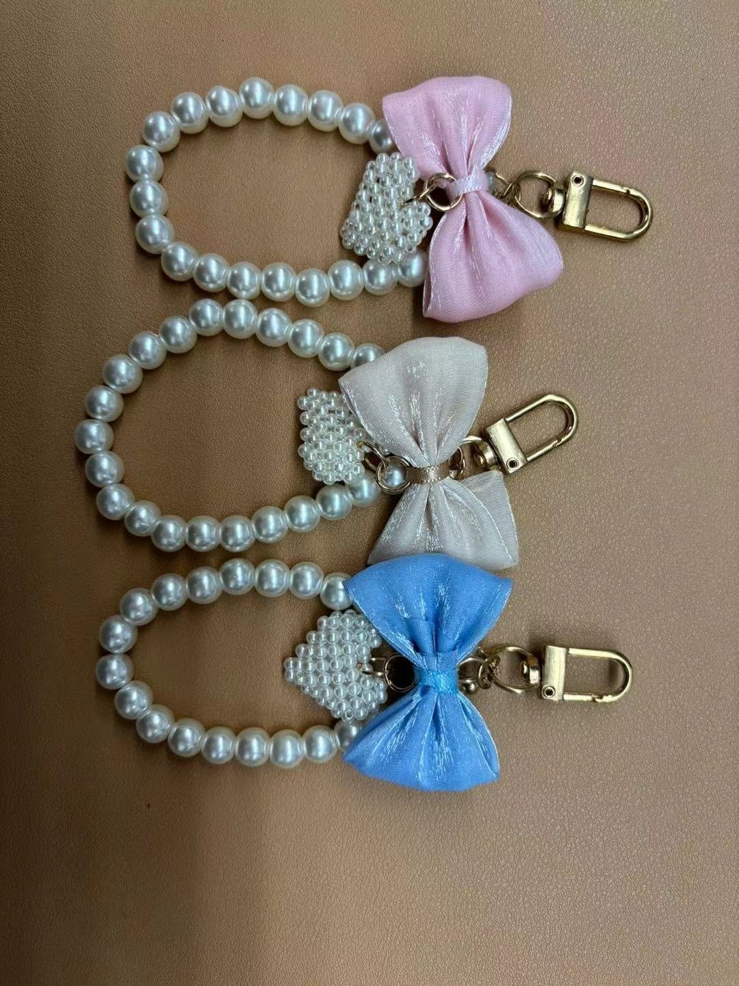 2024 High quality mobile phone lanyard bow pendant clip Universal loss-proof sling short wrist strap Handcrafted round beads