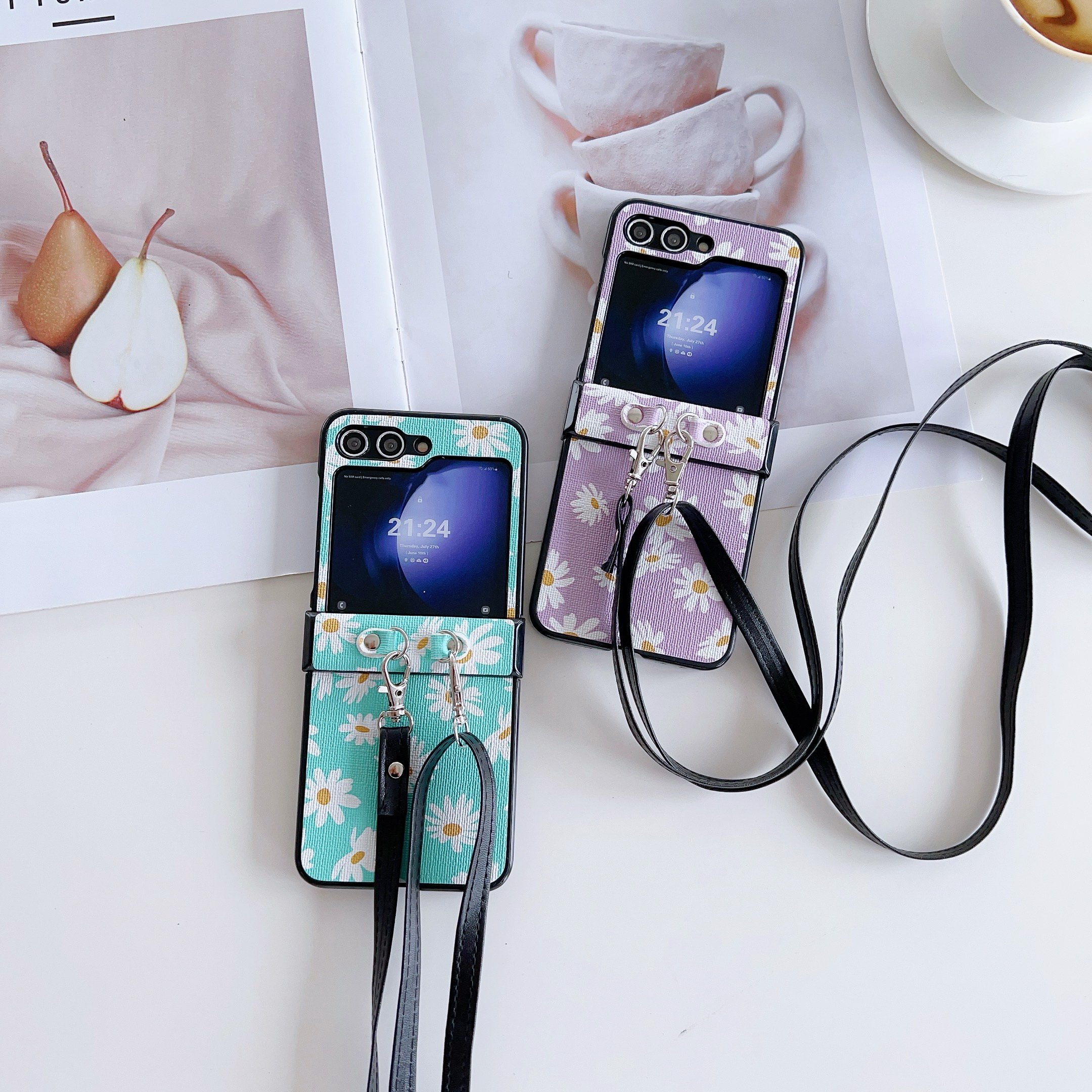 2024 Fashion Daisy Print Mobile Phone Cases with Bracelet for Samsung Galaxy Z FLIP 6 5 4 3 Vivo XFlip