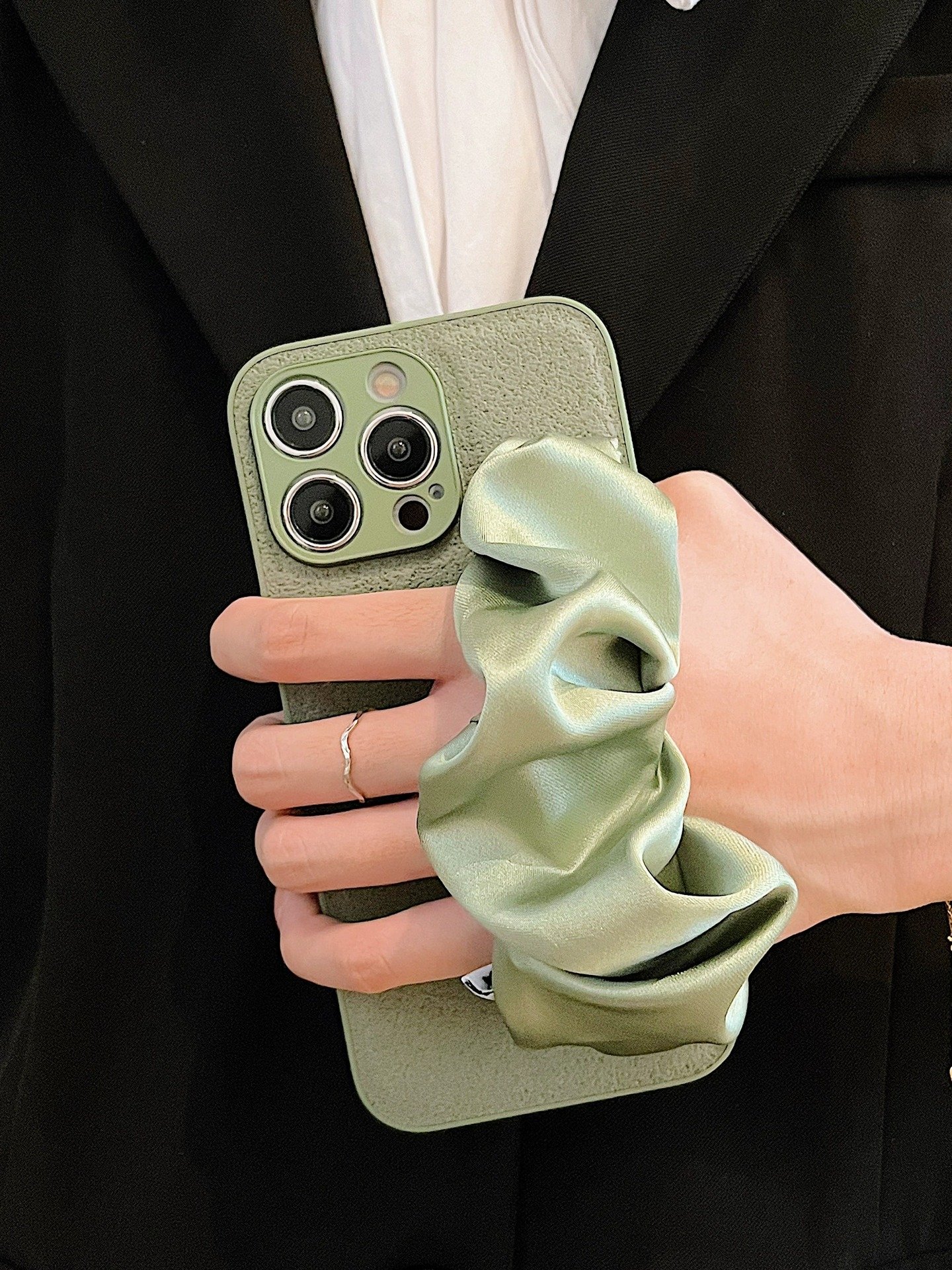 Yapears PC Phone Case With Silk Scarf Wrist Strap For Iphone 14 15 Pro Max Phone Wristband Case Shell With Crossbody Rope