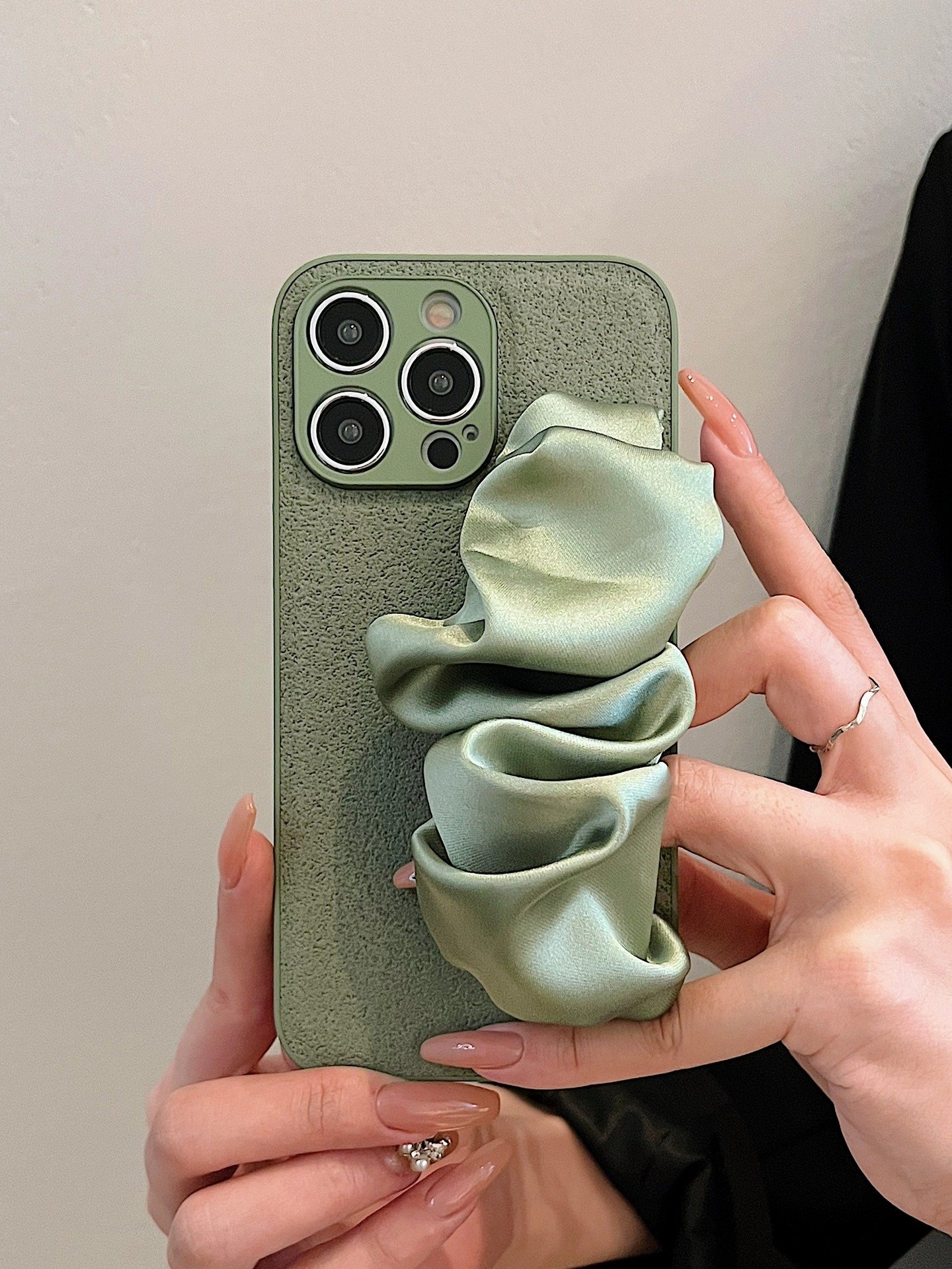 Yapears PC Phone Case With Silk Scarf Wrist Strap For Iphone 14 15 Pro Max Phone Wristband Case Shell With Crossbody Rope