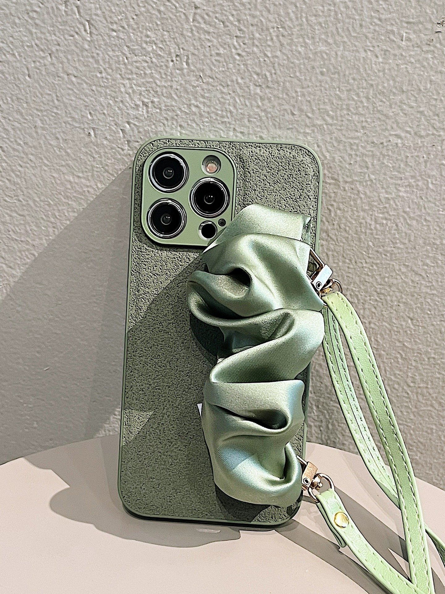 Yapears PC Phone Case With Silk Scarf Wrist Strap For Iphone 14 15 Pro Max Phone Wristband Case Shell With Crossbody Rope