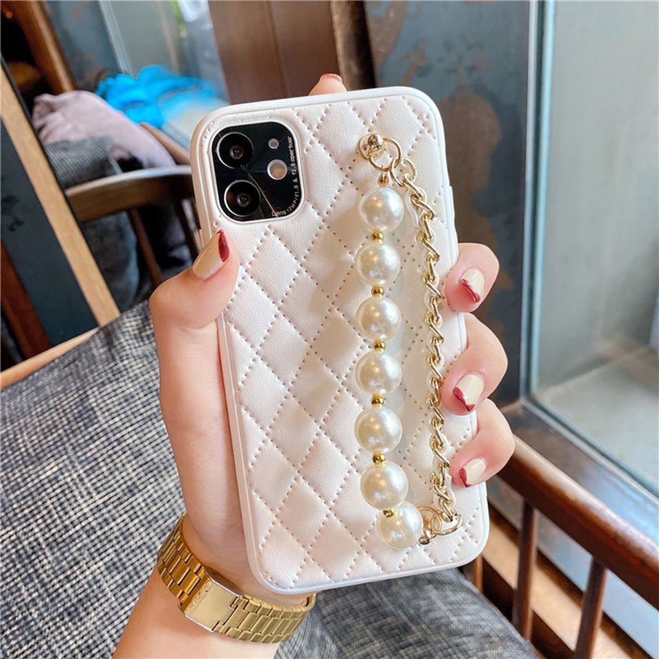Deluxe Design Rhombic Pattern Soft Bumper Women Girl Protective Phone Case with Pearl Strap for iPhone 14 13 12 Pro Max