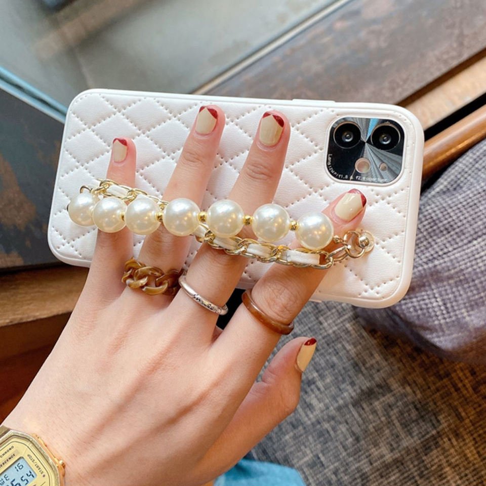Deluxe Design Rhombic Pattern Soft Bumper Women Girl Protective Phone Case with Pearl Strap for iPhone 14 13 12 Pro Max