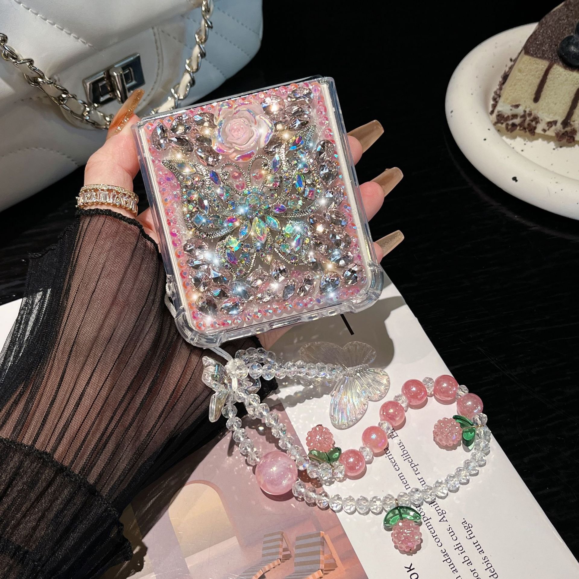 Shining Glitter diamond phone case for Samsung Z Flip 6 Flip 5 Wrist Strap Shining Diamond Phone Case For Z Flip 6 Flip 5