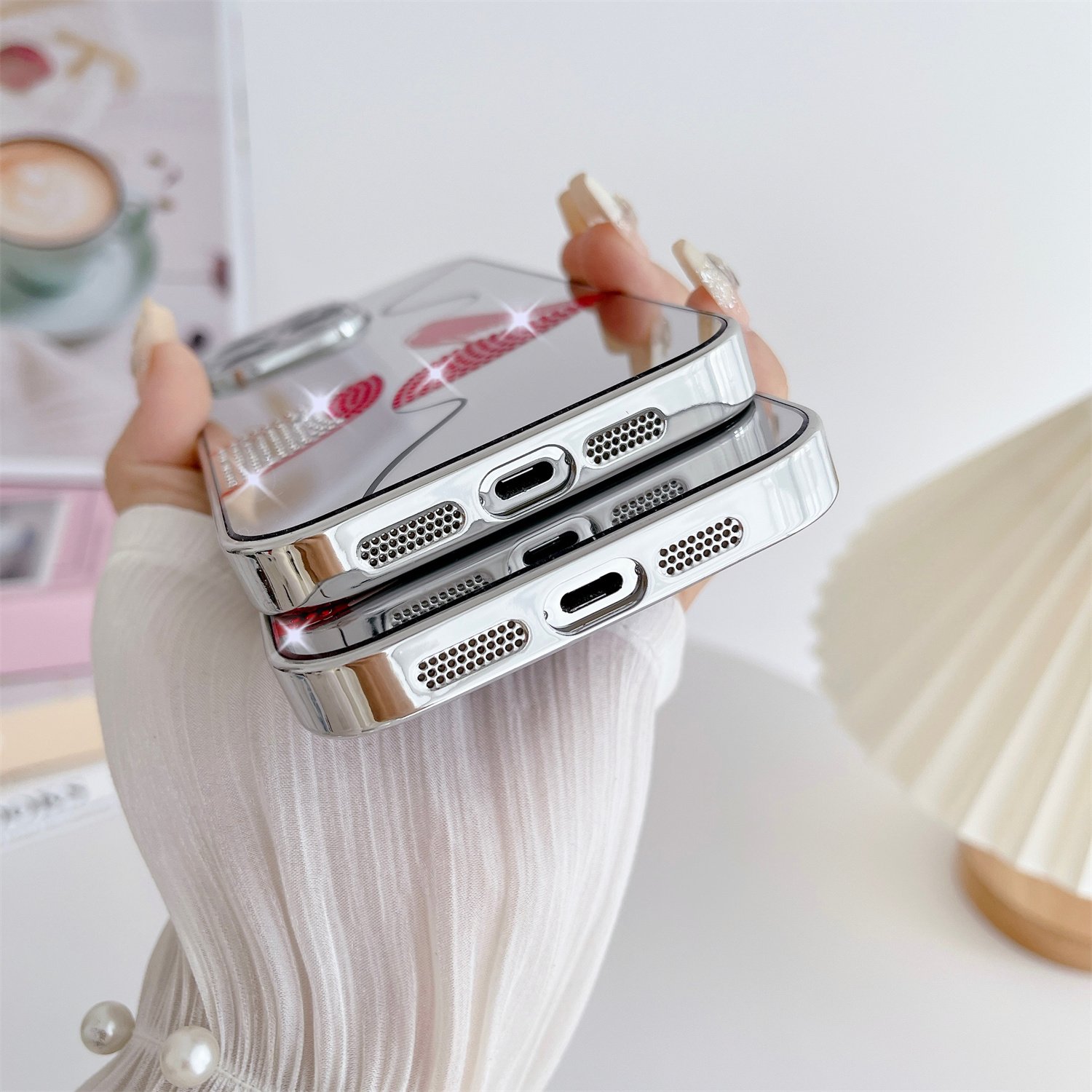 Luxury Electroplated Silver Butterfly Strawberry Make-up Mirror Mobile Phone Case with bracelet For Iphone 13 14 15 pro/pro Max