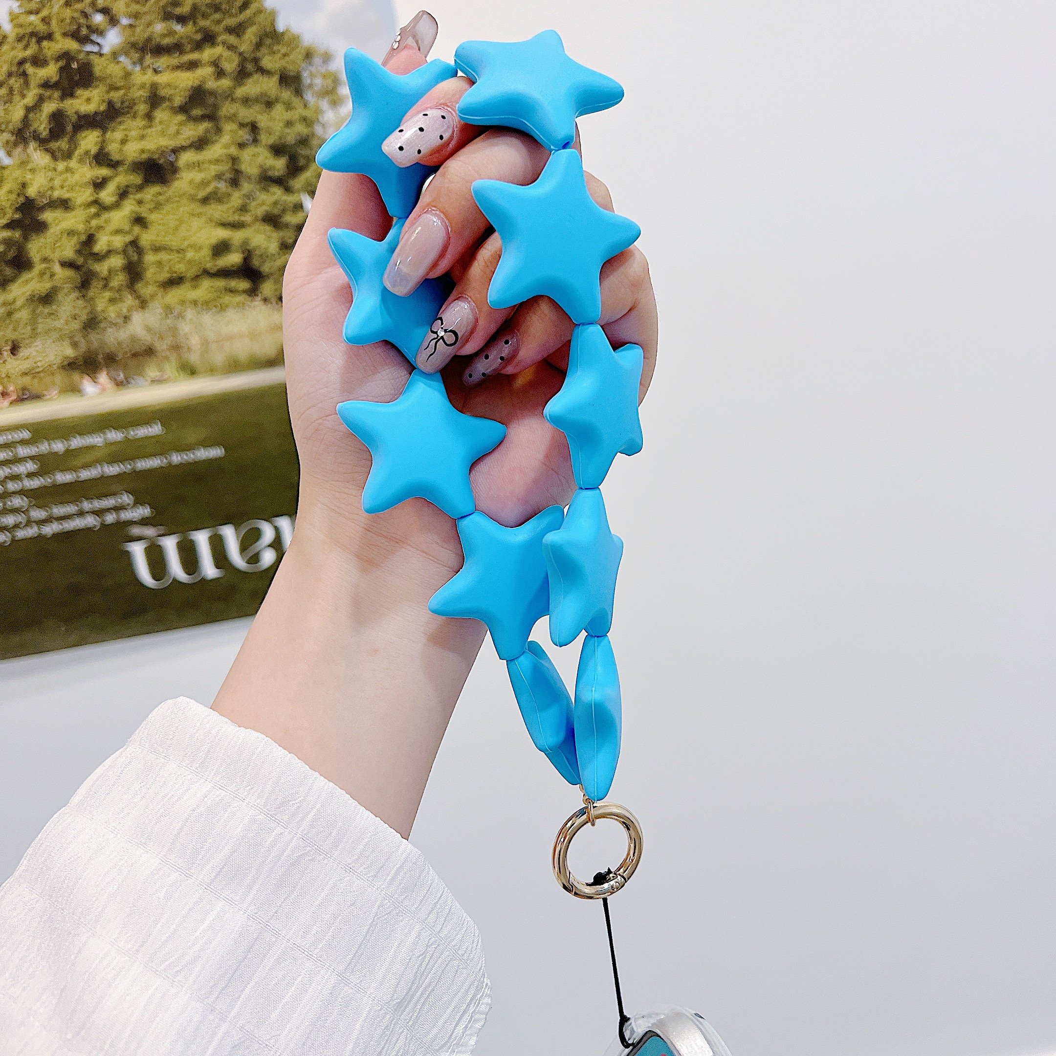 Silicon Star-Shaped Wristlet Keychain Comfortable Non-Tightening Bracelet Phone Charm Universal Fit for Men and Women