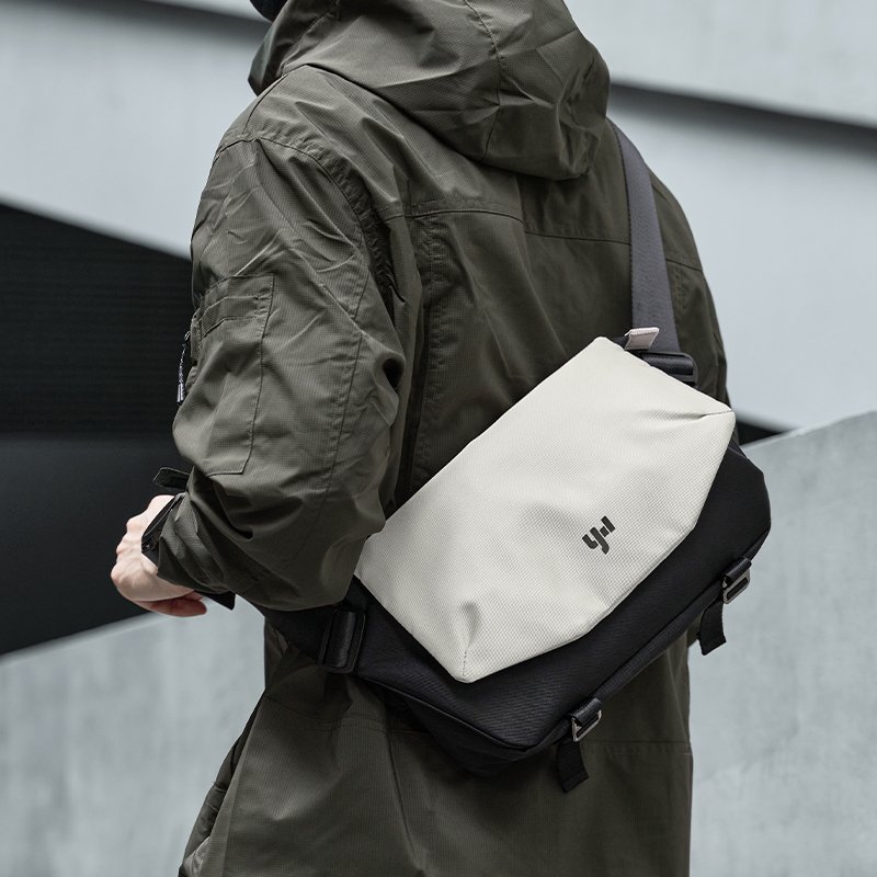 Customized New Style Crossbody Bag Tourist Commute Man's Shoulder Bag Medium Size Oxford Bag Silver and White Logo