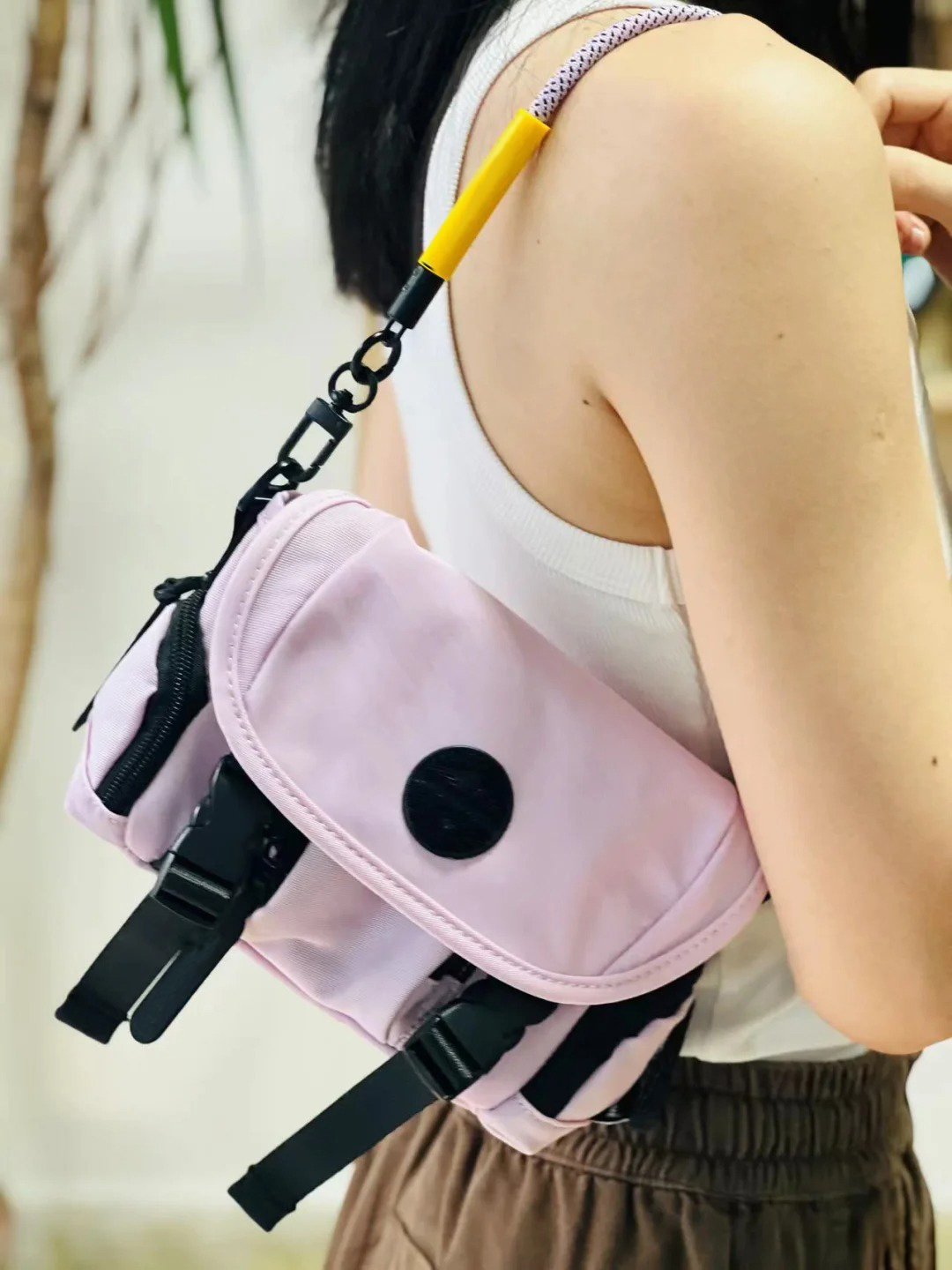 Mobile phone lanyard for women, high-end phone lanyard, anti-lost rope, cross-body shoulder strap, neck strap