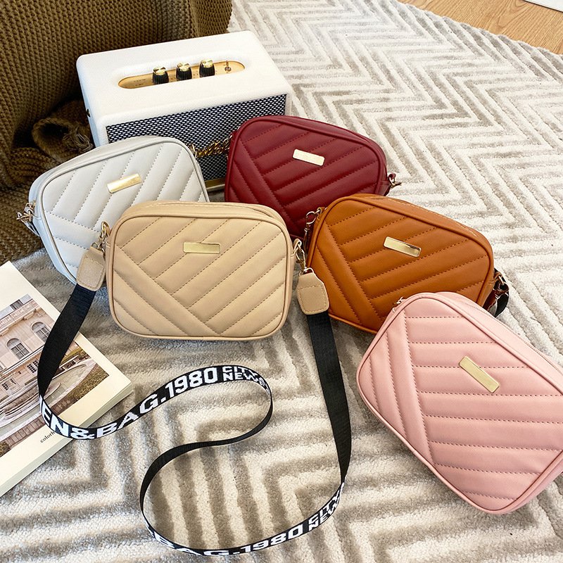 2024 Rolling Strip Camera Ladies Bag Lingge Cross Shoulder Bag Fabricants en gros Women's Storage Single Shoulder Phone Bag