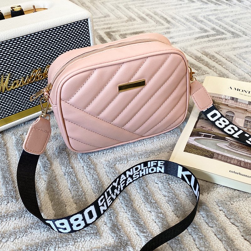 2024 Rolling Strip Camera Ladies Bag Lingge Cross Shoulder Bag Fabricants en gros Women's Storage Single Shoulder Phone Bag