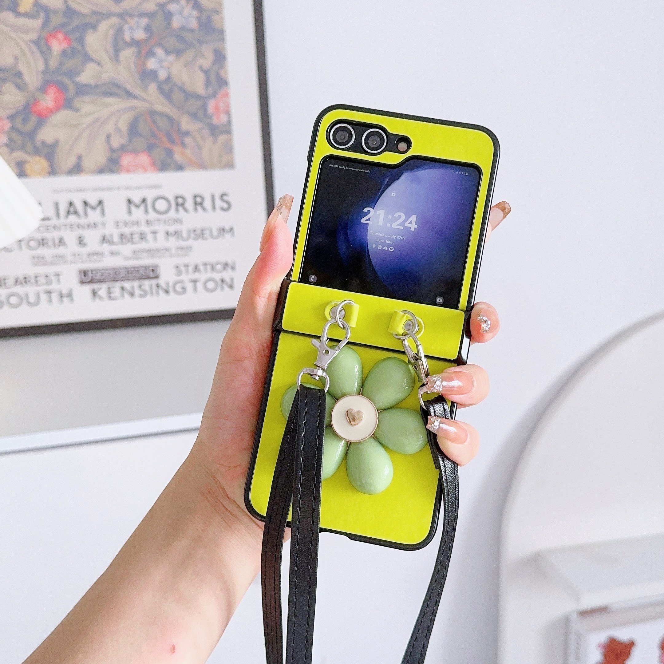3D Chrysanthemum Mobile Phone Cases With Cell Phone Strap for Samsung Galaxy ZFLIP 6 5 4 3 Vivo XFLIP