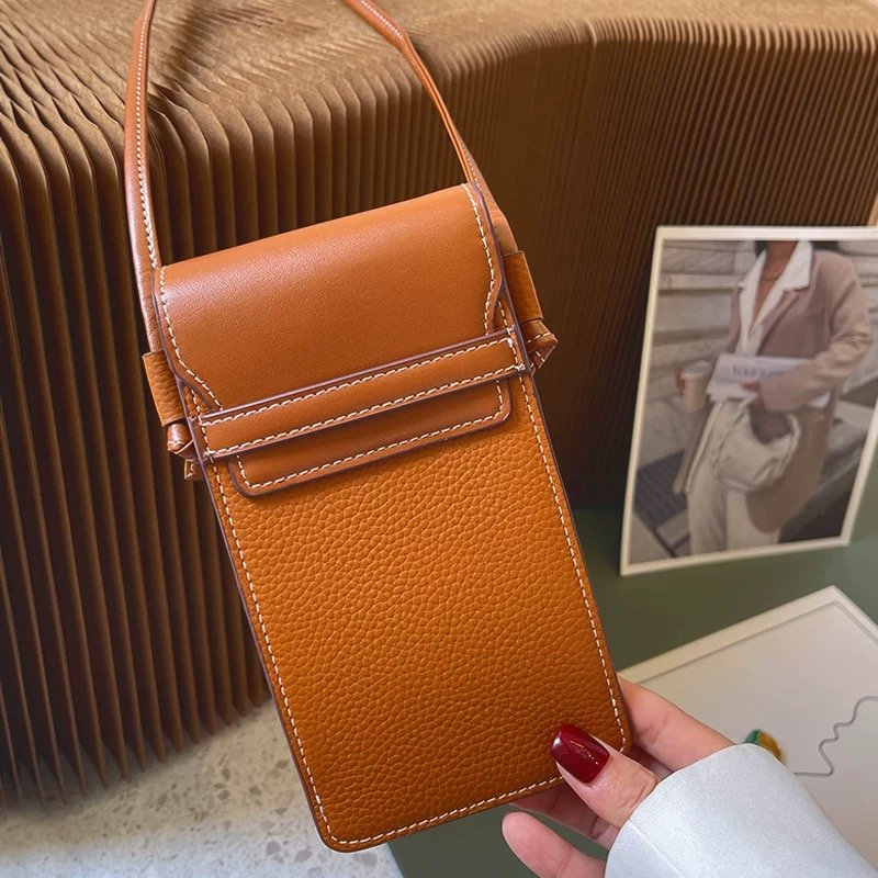 Hot Sale 2024 Wholesale Real Leather Bags With High Quality slot debit card Leather Mobile Phone Waterproof Bag For Women