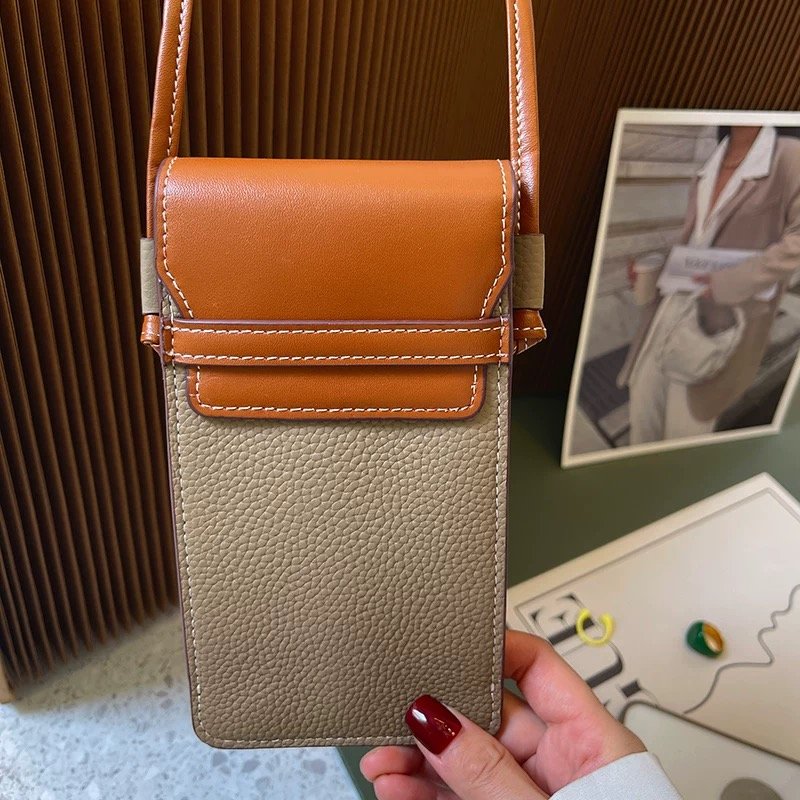 Hot Sale 2024 Wholesale Real Leather Bags With High Quality slot debit card Leather Mobile Phone Waterproof Bag For Women