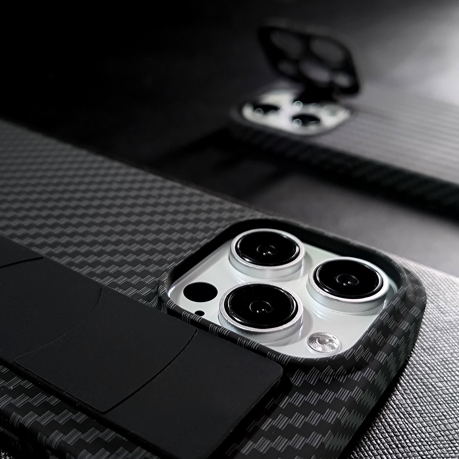 wholesale luxury designer Carbon Fiber material phone Case with Silicone Wrist Strap for iPhone 13 14 15 plus 16 pro max