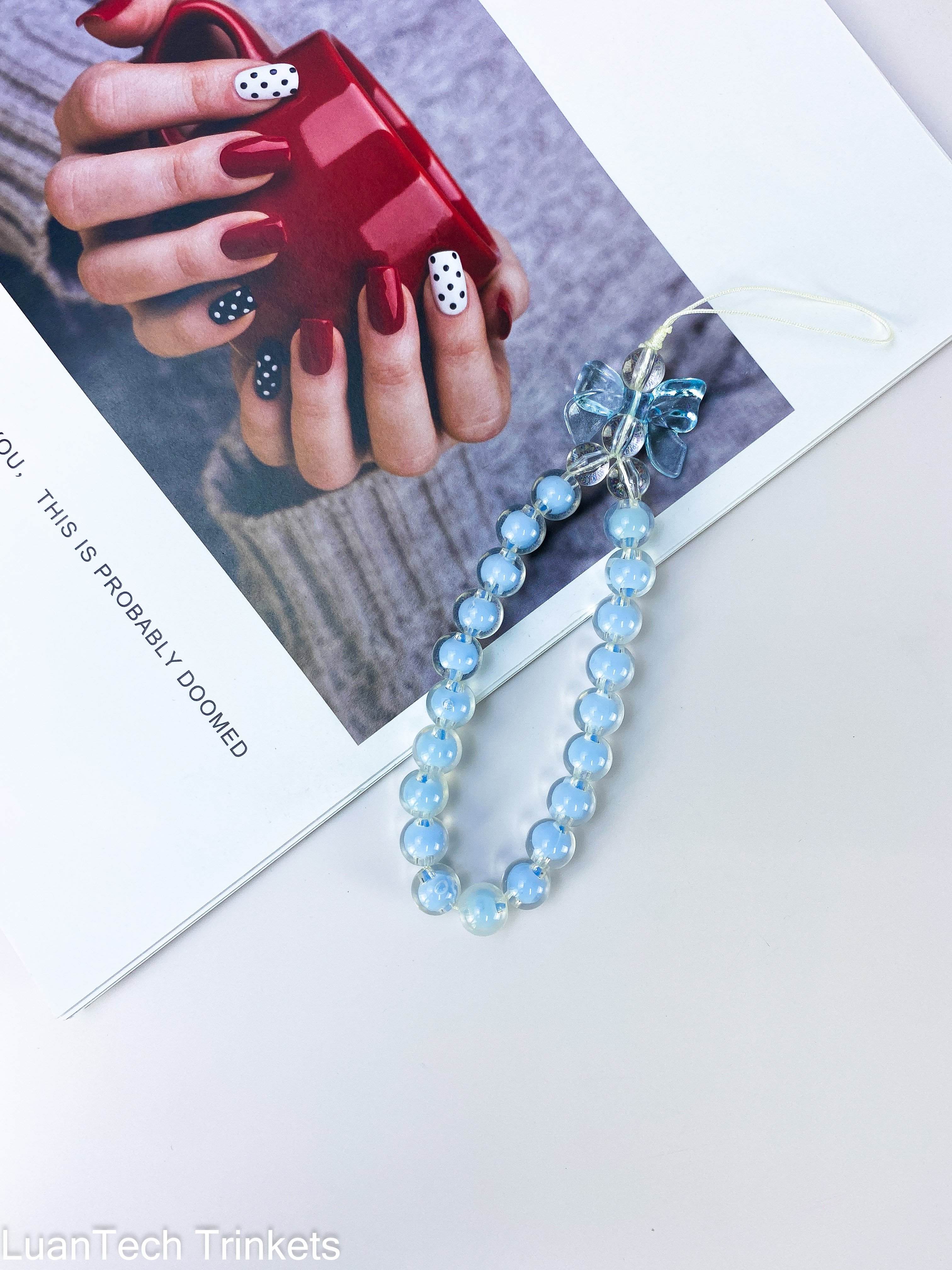 Fashion Creative Fresh Cartoon Beaded Phone Hanging Rope Cute Bowknot Beaded Short Phone Chain for Women