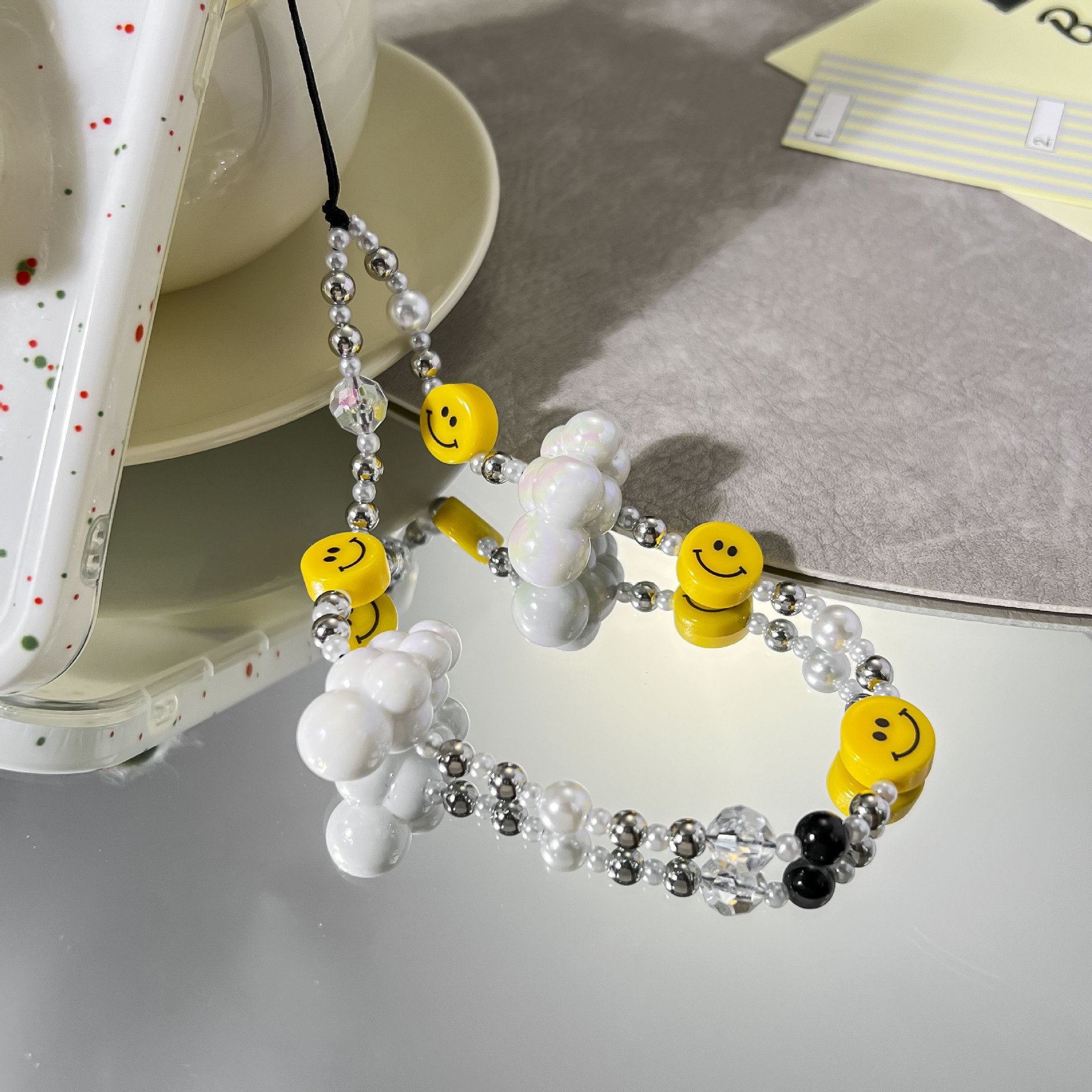 2024 New Wholesale Cloud Handmade Beaded Wristlet Charm Short Mobile Phone Case Lanyard Cellphone Accessories Strap