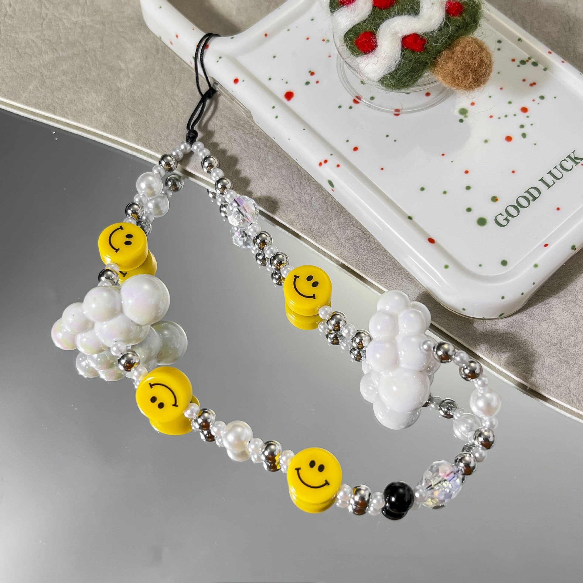 2024 New Wholesale Cloud Handmade Beaded Wristlet Charm Short Mobile Phone Case Lanyard Cellphone Accessories Strap
